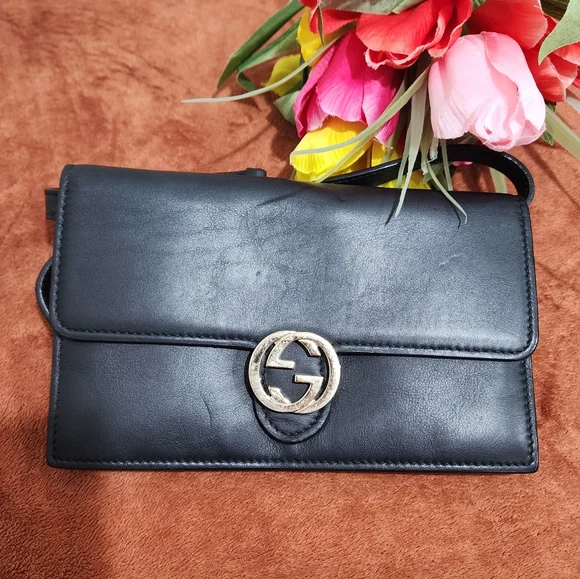 Authentic Gucci Interlocking crossbody wallet - Picture 1 of 7